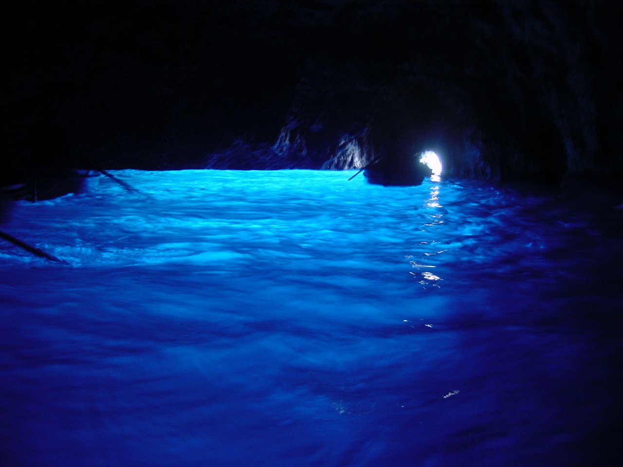 Blue_Grotto_Capri_Inside